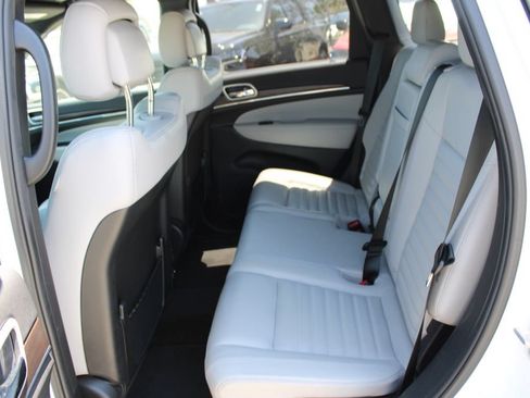 Used 2018 Jeep Grand Cherokee Limited AWD/4WD image 16