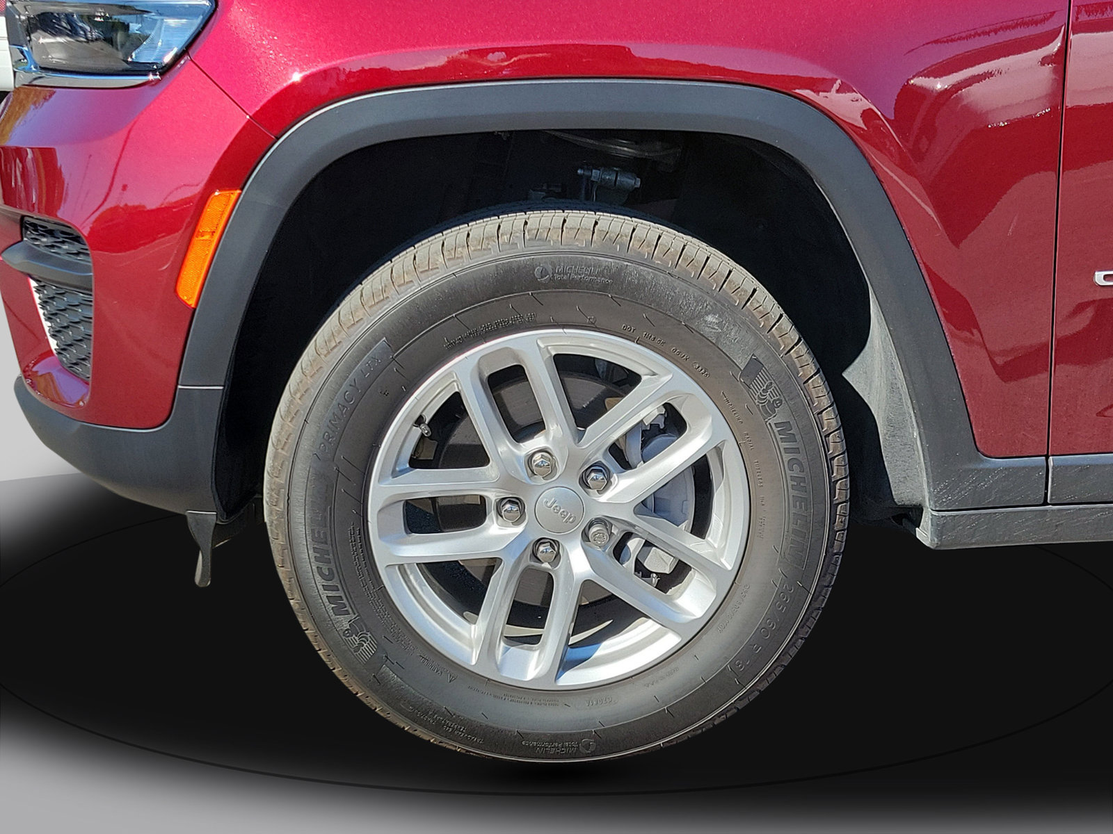 Used 2025 Jeep Grand Cherokee Laredo X w/ Luxury Tech Group I RWD image 9