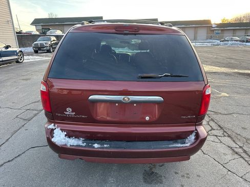 Used 2007 Chrysler Town & Country Touring image 7