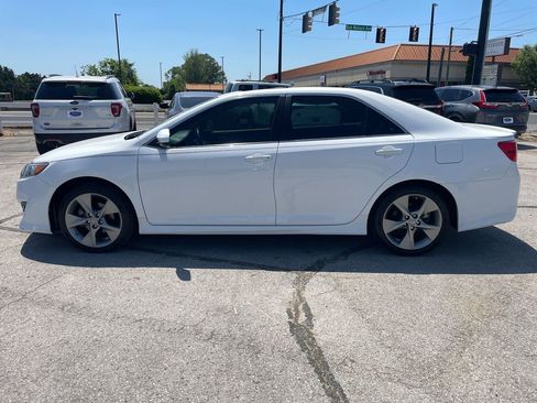 Used 2014 Toyota Camry SE FWD image 2