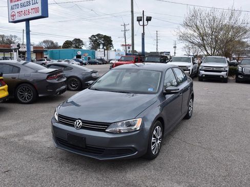 Used 2012 Volkswagen Jetta SE image 2