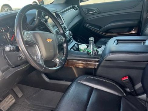 Used 2019 Chevrolet Suburban LT w/ Luxury Package AWD/4WD image 2