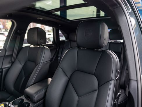 New 2026 Porsche Macan Turbo AWD/4WD image 5