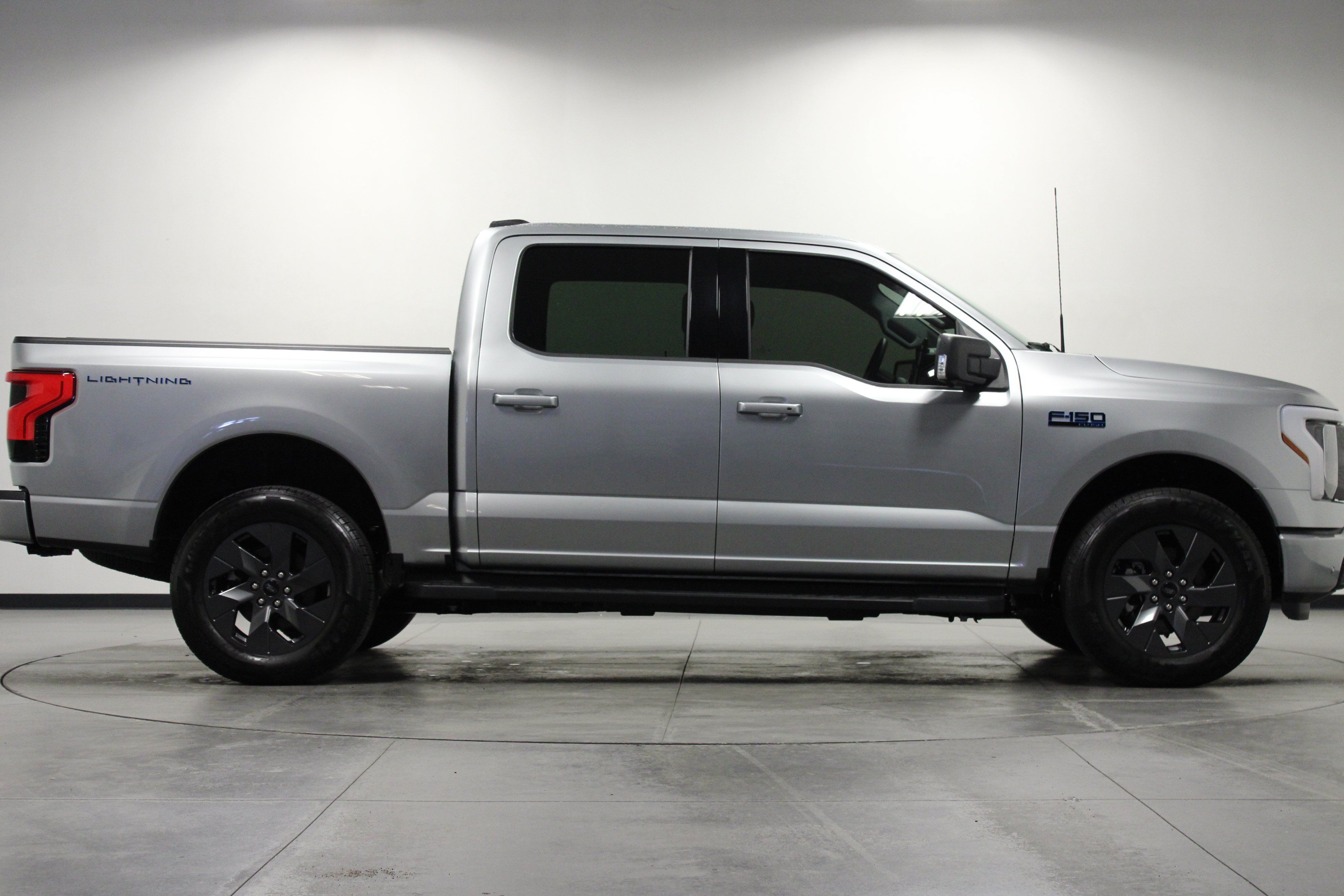 Used 2025 Ford F150 Lightning Flash AWD/4WD image 3