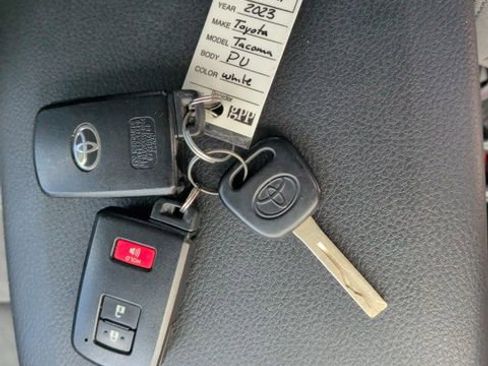 Used 2023 Toyota Tacoma SR5 w/ Technology Package AWD/4WD image 35
