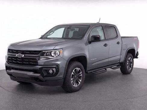 Used 2022 Chevrolet Colorado Z71 w/ Safety Package RWD image 3