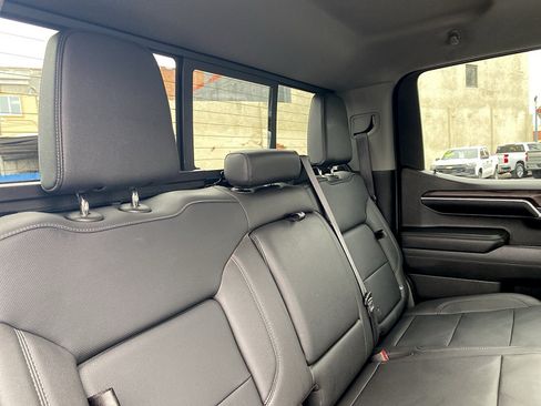 Used 2022 GMC Sierra 1500 SLT w/ SLT Premium Plus Package AWD/4WD image 17