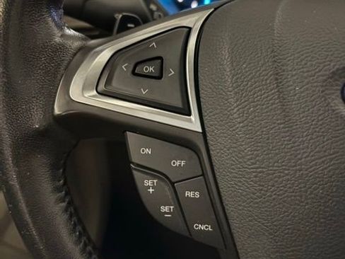 Used 2017 Ford Fusion SE FWD image 16