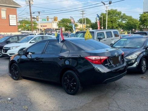 Used 2018 Toyota Corolla LE FWD image 4