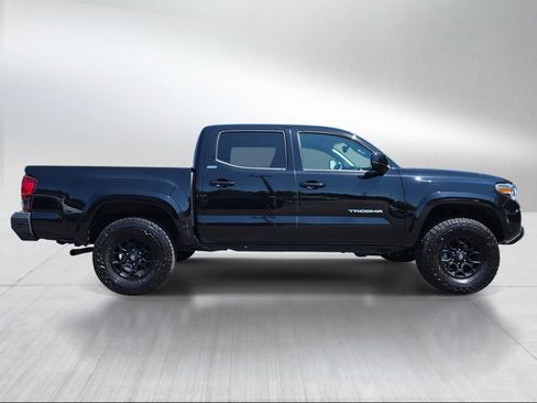 Used 2022 Toyota Tacoma SR5 AWD/4WD image 2