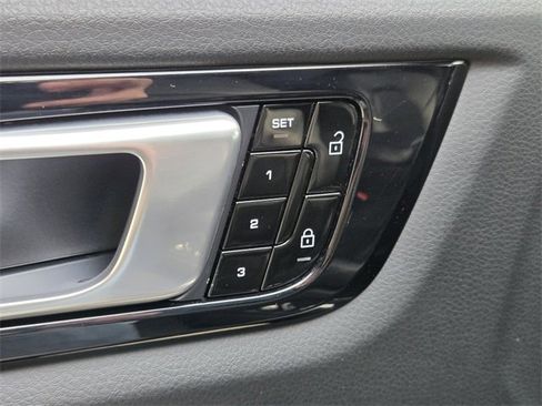 Used 2019 Porsche Cayenne image 18