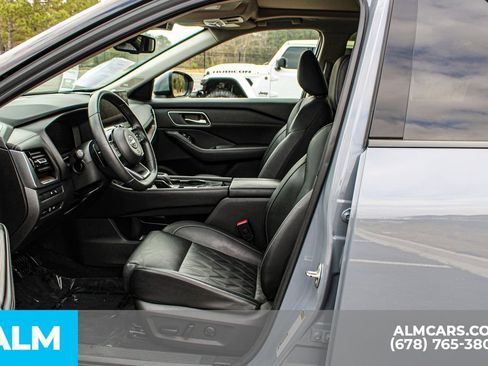 Used 2024 Nissan Rogue Platinum w/ Platinum Premium Package image 16