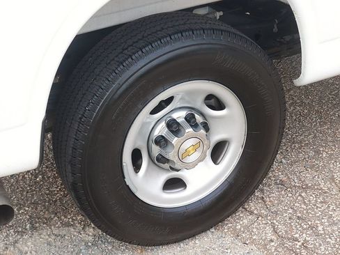 Used 2025 Chevrolet Express 3500 LT w/ LT Preferred Equipment Group RWD image 8