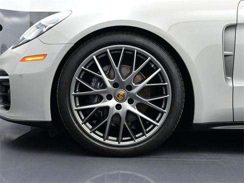 Used 2023 Porsche Panamera 4 Platinum Edition image 6