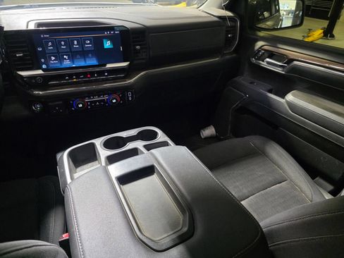 Used 2024 Chevrolet Silverado 1500 LT RWD image 13