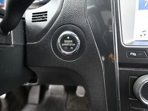 Used 2018 Ford Explorer XLT w/ Equipment Group 202A AWD/4WD image 20