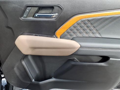 Used 2024 GMC Canyon Denali image 27