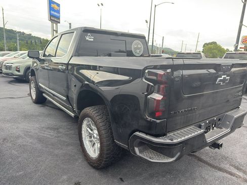 Used 2024 Chevrolet Silverado 1500 High Country w/ High Country Premium Package AWD/4WD image 7