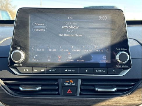 Used 2025 Nissan Altima 2.5 SV FWD image 21