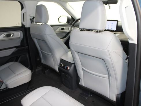 New 2026 Ford Explorer Active RWD image 32