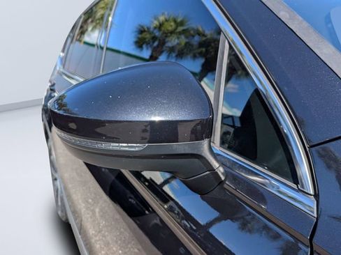Used 2018 Volkswagen Tiguan SEL AWD/4WD image 11