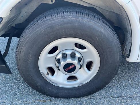 Used 2017 GMC Savana 2500 image 6