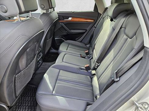 Used 2021 Audi Q5 Prestige w/ Prestige Package image 19