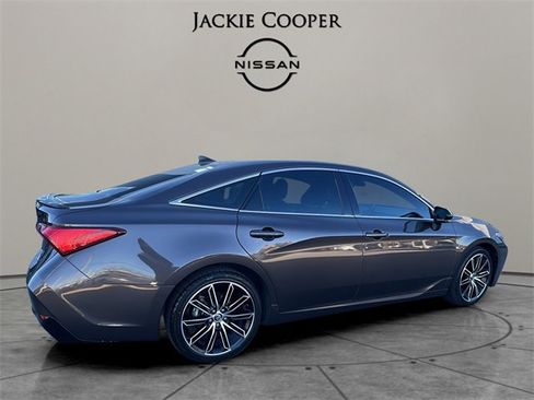 Used 2019 Toyota Avalon Touring image 5