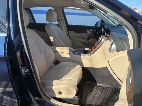 Used 2022 Mercedes-Benz GLC 300 4MATIC image 26