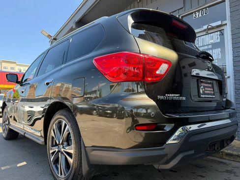 Used 2017 Nissan Pathfinder Platinum w/ Cargo Package image 5