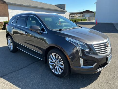 Used 2017 Cadillac XT5 Platinum w/ Driver Assist Package AWD/4WD image 6