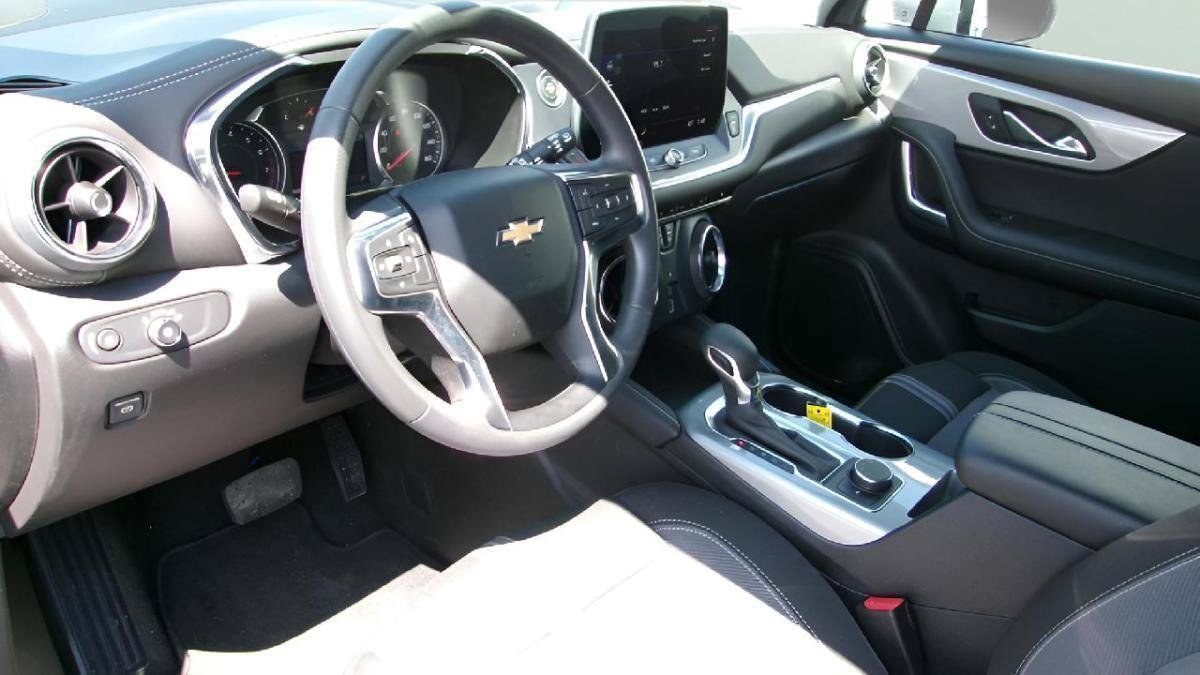 Used 2025 Chevrolet Blazer LT AWD/4WD image 12