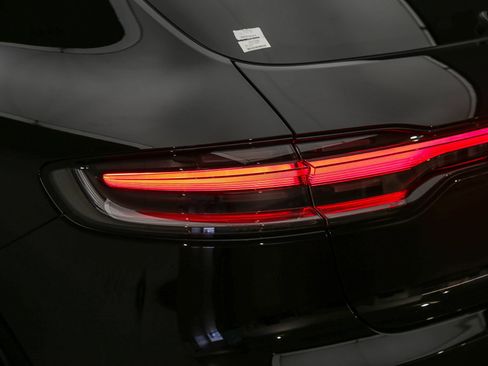 Certified 2026 Porsche Macan AWD/4WD image 14