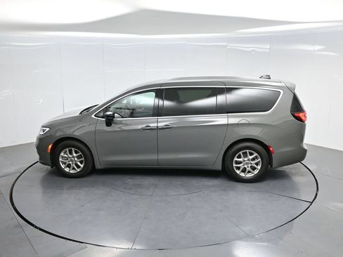 Used 2025 Chrysler Pacifica Select FWD image 63
