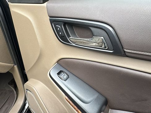 Used 2019 Chevrolet Suburban Premier image 30