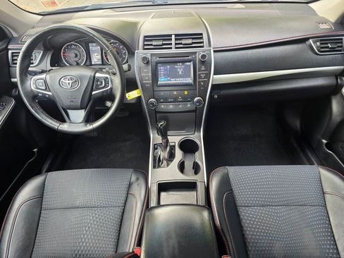 Used 2015 Toyota Camry SE image 16
