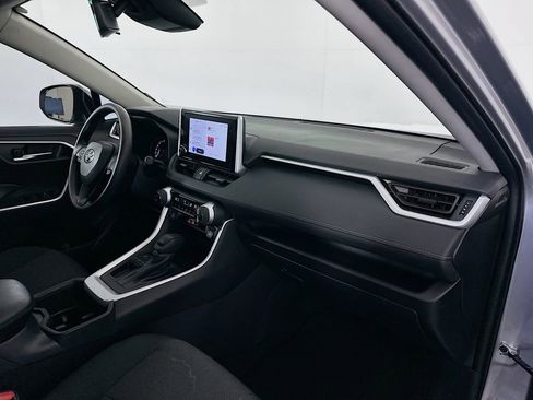 Used 2025 Toyota RAV4 XLE image 28