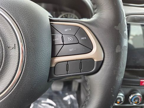 Used 2017 Jeep Renegade Latitude image 28