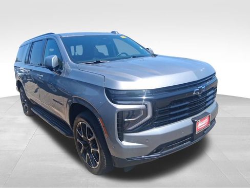 Used 2025 Chevrolet Suburban RST w/ Comfort Package AWD/4WD image 3