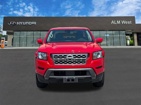Used 2024 Nissan Frontier SV RWD image 2