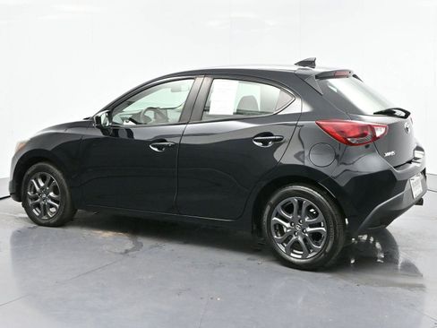 Used 2020 Toyota Yaris LE image 5