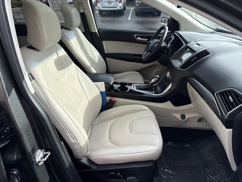 Used 2018 Ford Edge Titanium w/ Technology Package image 20