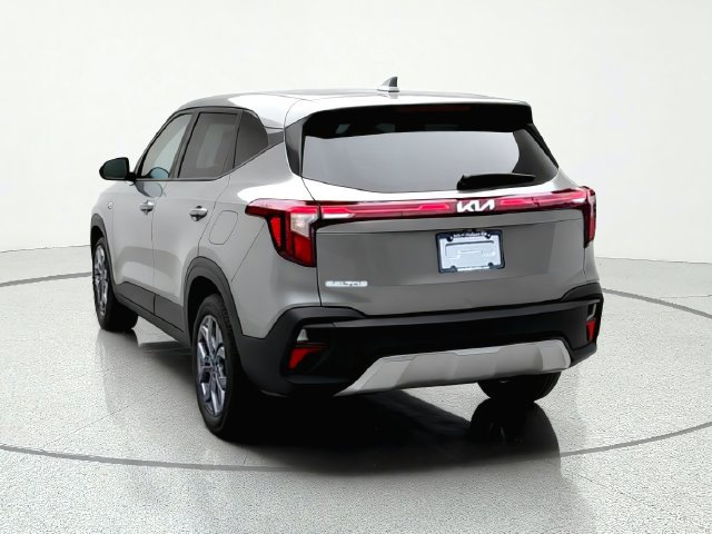 Certified 2026 Kia Seltos LX FWD image 4