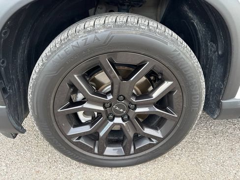 Used 2025 Honda Pilot Touring image 4