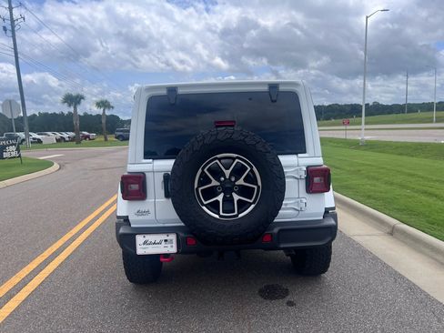 Certified 2025 Jeep Wrangler Unlimited Rubicon w/ Convenience Group AWD/4WD image 5