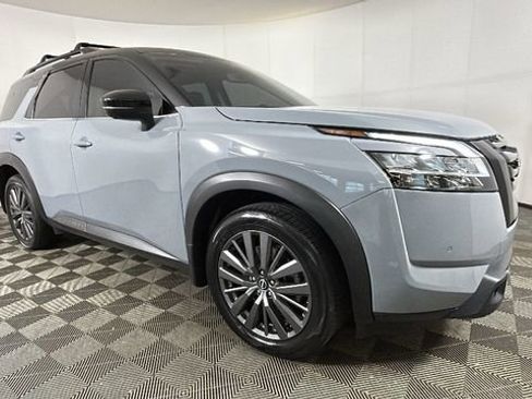 Used 2024 Nissan Pathfinder SL w/ SL Premium Package AWD/4WD image 2