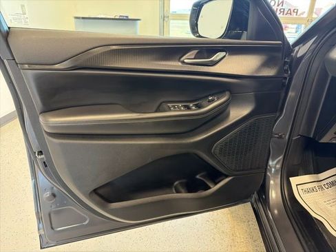 Used 2023 Jeep Grand Cherokee Altitude image 42