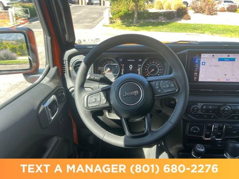 Used 2025 Jeep Gladiator Sport AWD/4WD image 16