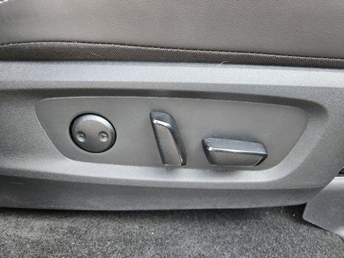 Used 2025 Nissan Pathfinder Platinum AWD/4WD image 25