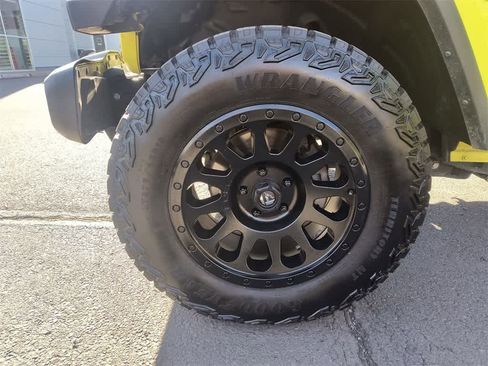 Used 2023 Jeep Wrangler Sahara image 10
